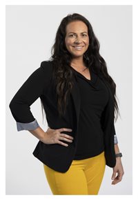 Farrah_Shultz_Headshot-(1).jpg
